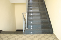 Hall e escadas para acesso às kitnets.