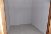 Quarto não mobiliado.